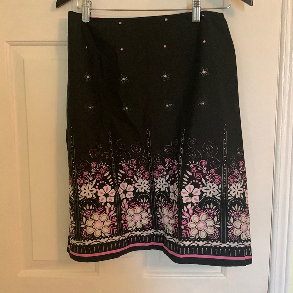 Pink and black skirt with zipper in back